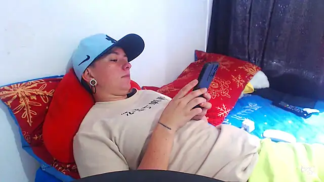 Snapshot of tomboyblue chatting on 12.20.24 tomboyblue online show from 12.20.24