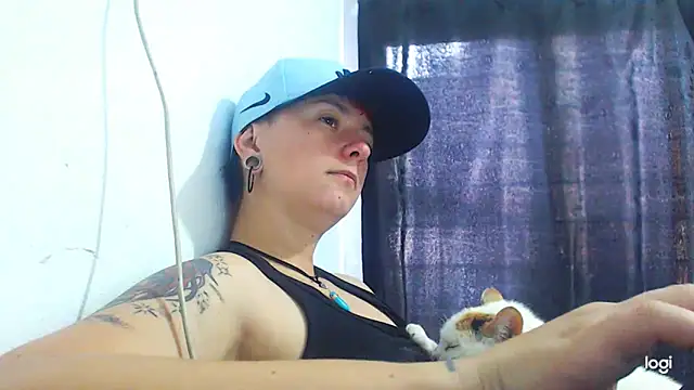 Snapshot of tomboyblue chatting on 12.21.24 tomboyblue online show from 12.21.24