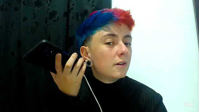 Snapshot of tomboyblue chatting on 12.28.24 tomboyblue online show from 12.28.24
