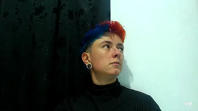 Snapshot of tomboyblue chatting on 12.28.24 tomboyblue online show from 12.28.24