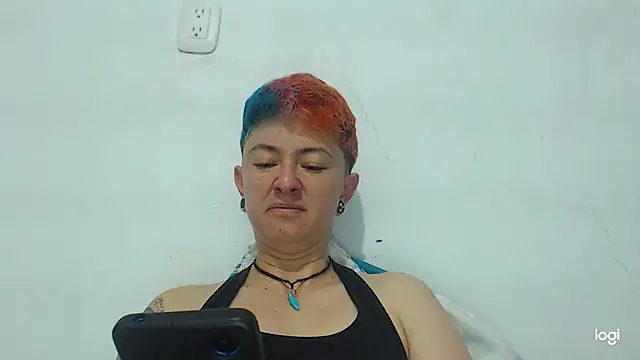 Snapshot of tomboyblue chatting on 01.08.25 tomboyblue online show from 01.08.25