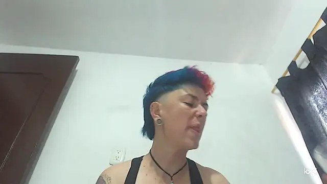 Snapshot of tomboyblue chatting on 01.12.25 tomboyblue online show from 01.12.25