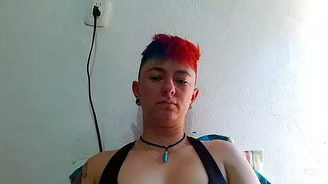 Snapshot of tomboyblue chatting on 01.21.25 tomboyblue online show from 01.21.25
