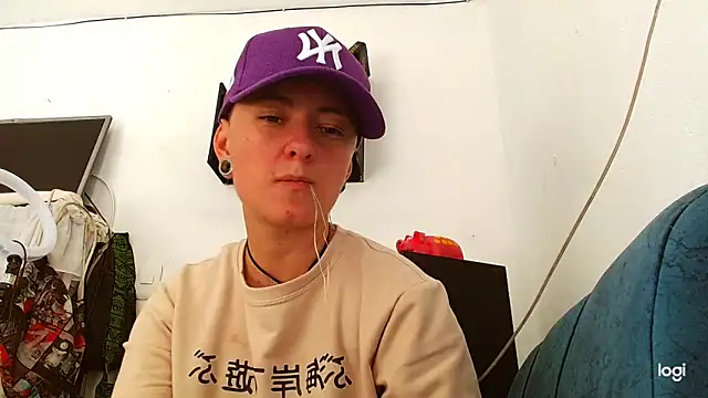 Snapshot of tomboyblue chatting on 01.22.25 tomboyblue online show from 01.22.25
