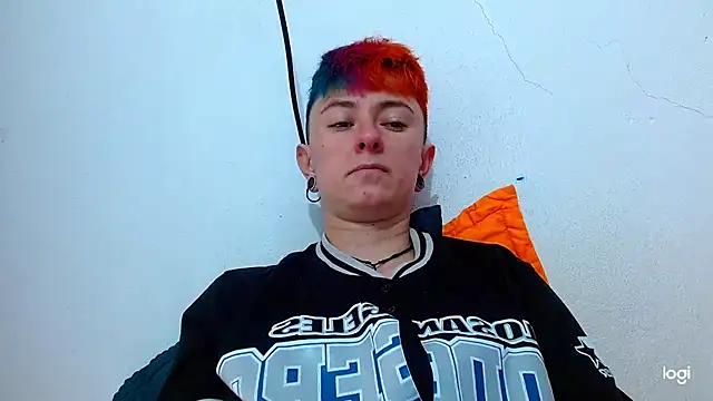 Snapshot of tomboyblue chatting on 02.04.25 tomboyblue online show from 02.04.25