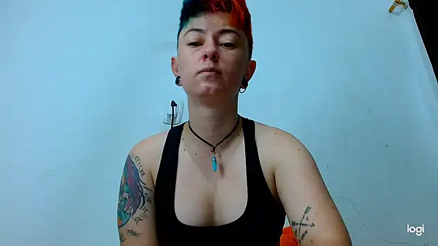 Snapshot of tomboyblue chatting on 02.05.25 tomboyblue online show from 02.05.25