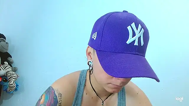 Snapshot of tomboyblue chatting on 02.20.25 tomboyblue online show from 02.20.25