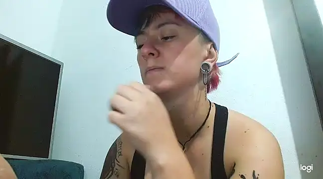 Snapshot of tomboyblue chatting on 03.07.25 tomboyblue online show from 03.07.25