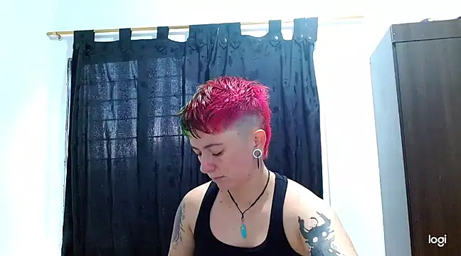 Snapshot of tomboyblue chatting on 03.13.25 tomboyblue online show from 03.13.25