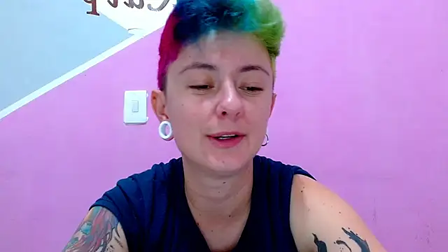 Snapshot of tomboyblue chatting on 09.13.25 tomboyblue online show from 09.13.25