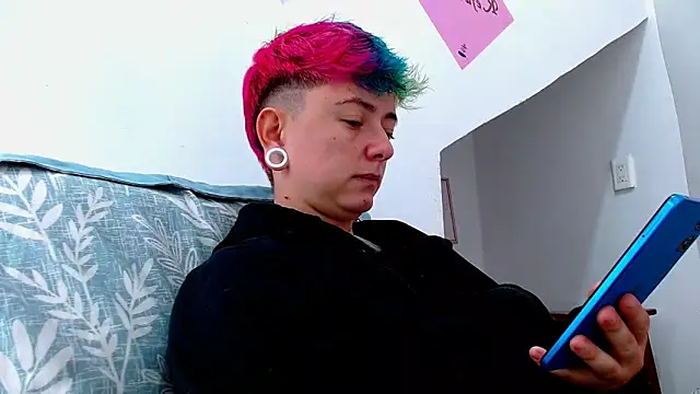 Snapshot of tomboyblue chatting on 10.07.25 tomboyblue online show from 10.07.25