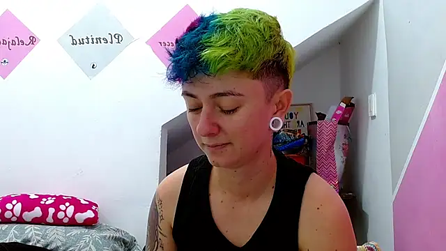 Snapshot of tomboyblue chatting on 10.09.25 tomboyblue online show from 10.09.25