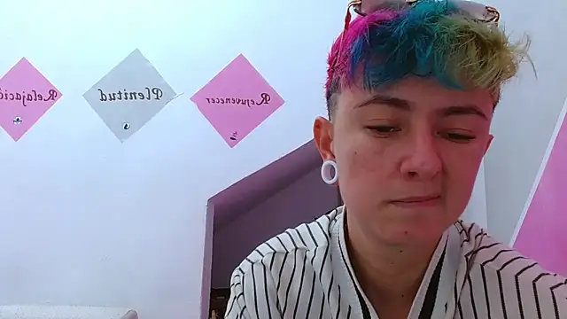 Snapshot of tomboyblue chatting on 10.19.25 tomboyblue online show from 10.19.25