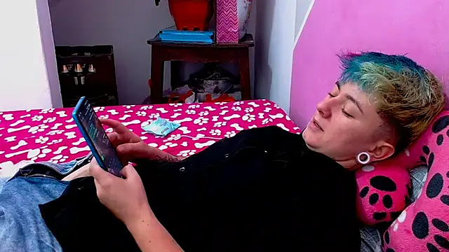 Snapshot of tomboyblue chatting on 10.20.25 tomboyblue online show from 10.20.25