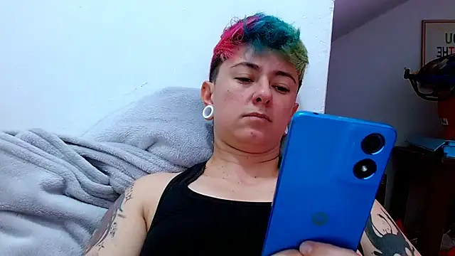 Snapshot of tomboyblue chatting on 10.23.25 tomboyblue online show from 10.23.25