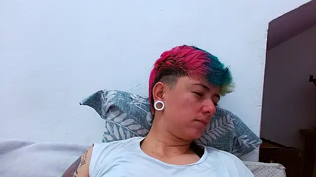 Snapshot of tomboyblue chatting on 10.24.25 tomboyblue online show from 10.24.25