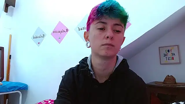 Snapshot of tomboyblue chatting on 10.27.25 tomboyblue online show from 10.27.25