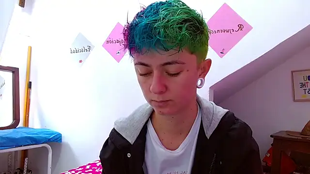 Snapshot of tomboyblue chatting on 10.28.25 tomboyblue online show from 10.28.25