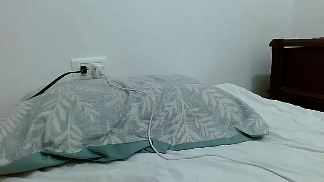 Snapshot of tomboyblue chatting on 11.04.25 tomboyblue online show from 11.04.25