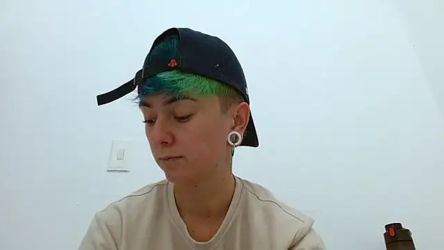 Snapshot of tomboyblue chatting on 11.06.25 tomboyblue online show from 11.06.25