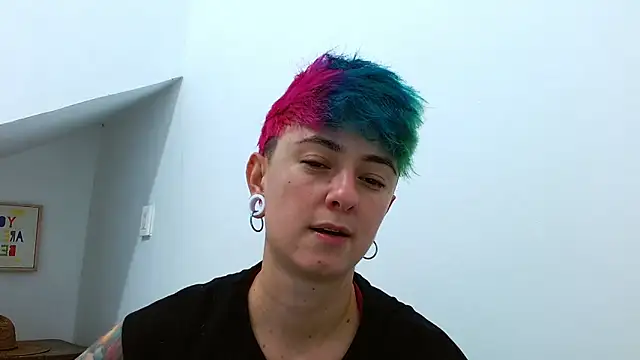 Snapshot of tomboyblue chatting on 11.07.25 tomboyblue online show from 11.07.25