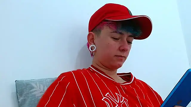 Snapshot of tomboyblue chatting on 11.08.25 tomboyblue online show from 11.08.25