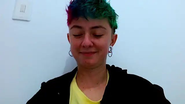 Snapshot of tomboyblue chatting on 11.20.25 tomboyblue online show from 11.20.25