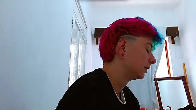 Snapshot of tomboyblue chatting on 11.22.25 tomboyblue online show from 11.22.25