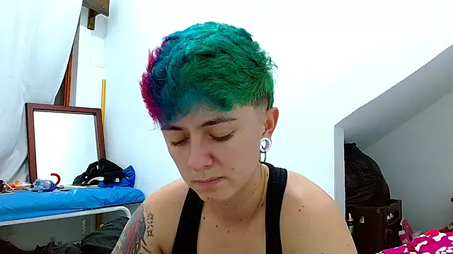 Snapshot of tomboyblue chatting on 11.23.25 tomboyblue online show from 11.23.25