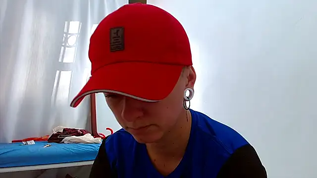 Snapshot of tomboyblue chatting on 11.26.25 tomboyblue online show from 11.26.25