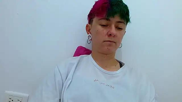 Snapshot of tomboyblue chatting on 11.29.25 tomboyblue online show from 11.29.25