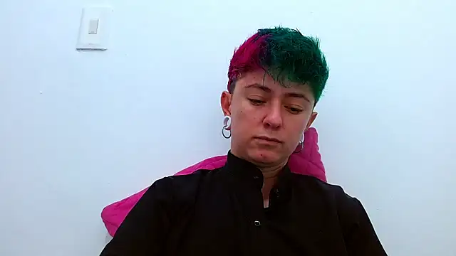 Snapshot of tomboyblue chatting on 11.30.25 tomboyblue online show from 11.30.25