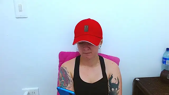 Snapshot of tomboyblue chatting on 12.03.25 tomboyblue online show from 12.03.25