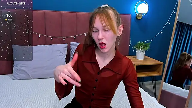 Snapshot of VanillaKelly chatting on 02.05.25 VanillaKelly online show from 02.05.25