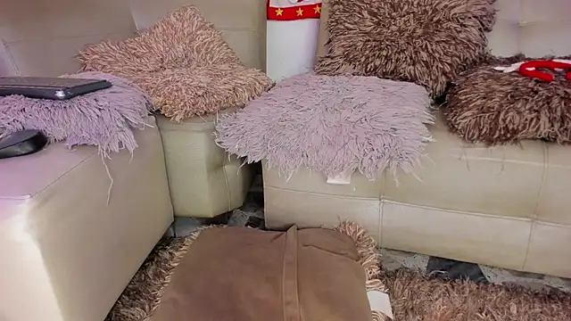 Snapshot of DahianaLincoln chatting on 12.16.25 DahianaLincoln online show from 12.16.25