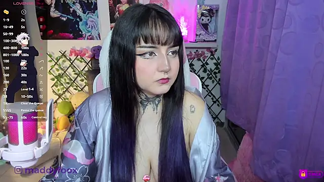 MaddyFooxx online show from 04.18.26