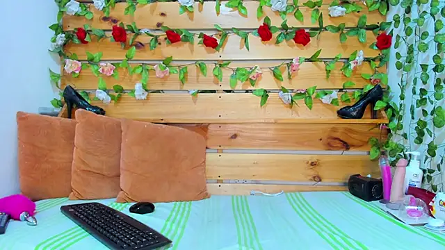 Snapshot of daniela_casallas_ chatting on 03.11.25 daniela casallas online show from 03.11.25