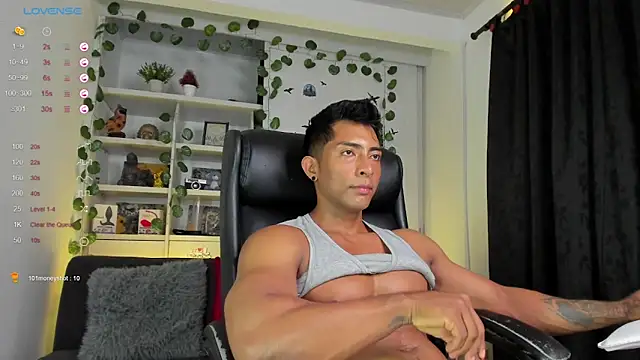 Snapshot of Couple_muscle1 chatting on 01.24.25 Couple muscle1 online show from 01.24.25