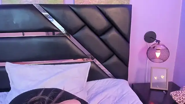 Snapshot of Annie_mone chatting on 03.19.25 Annie mone online show from 03.19.25