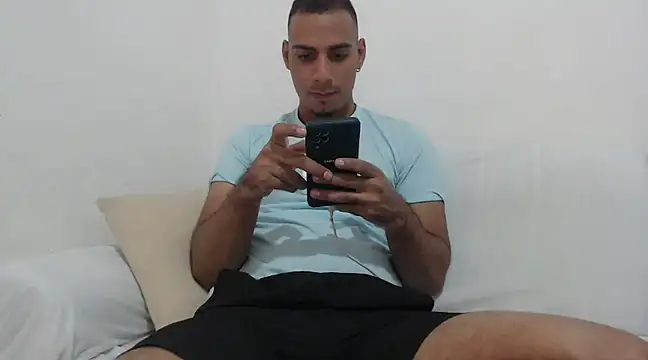 Snapshot of bonehur chatting on 02.15.25 bonehur online show from 02.15.25