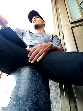 Snapshot of bonehur chatting on 10.23.25 bonehur online show from 10.23.25