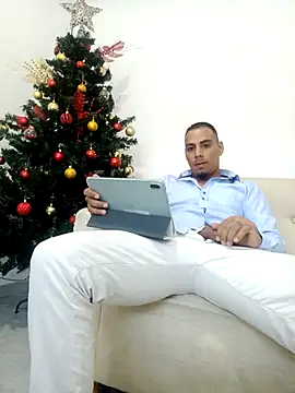 Snapshot of bonehur chatting on 11.25.25 bonehur online show from 11.25.25