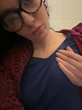 Snapshot of Strawberry_queen91 chatting on 11.28.25 Strawberry queen91 online show from 11.28.25