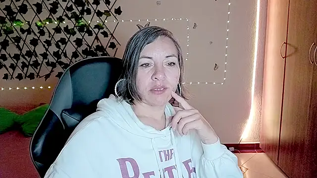 Lady breaks hearts online show from 11.14.25