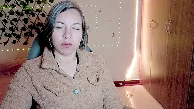 Lady breaks hearts online show from 11.19.25