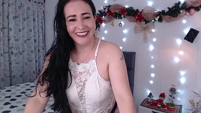 Snapshot of miawilson_1 chatting on 12.18.24 miawilson 1 online show from 12.18.24
