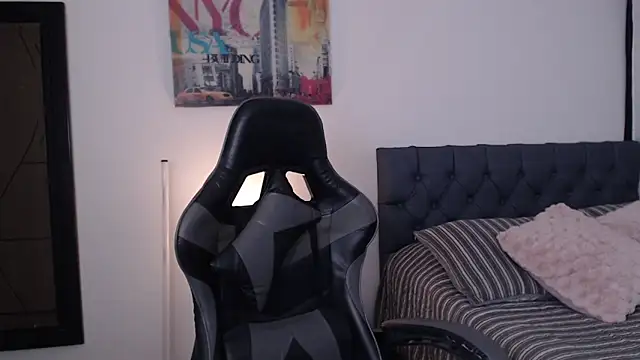 Snapshot of miawilson_1 chatting on 09.14.25 miawilson 1 online show from 09.14.25