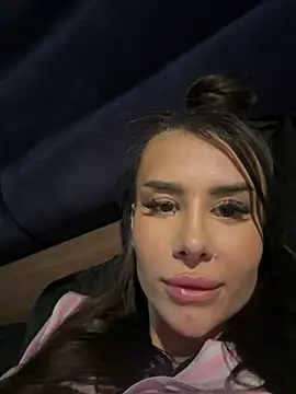 Snapshot of EvaZane chatting on 02.15.25 EvaZane online show from 02.15.25