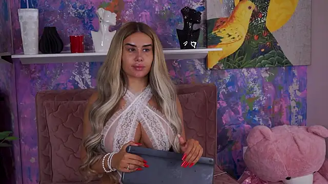 Snapshot of EvaZane chatting on 09.18.25 EvaZane online show from 09.18.25