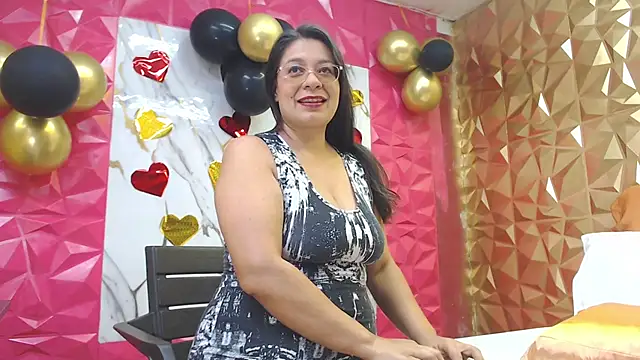 MiaCallie online show from 11.20.25